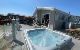 Indulgence Lakeside Lodge I1 With Hot Tub, Private Fishing Peg Situated At Tattershall Lakes Country Park